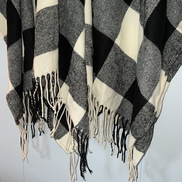 Shawl - Picture 2 of 2